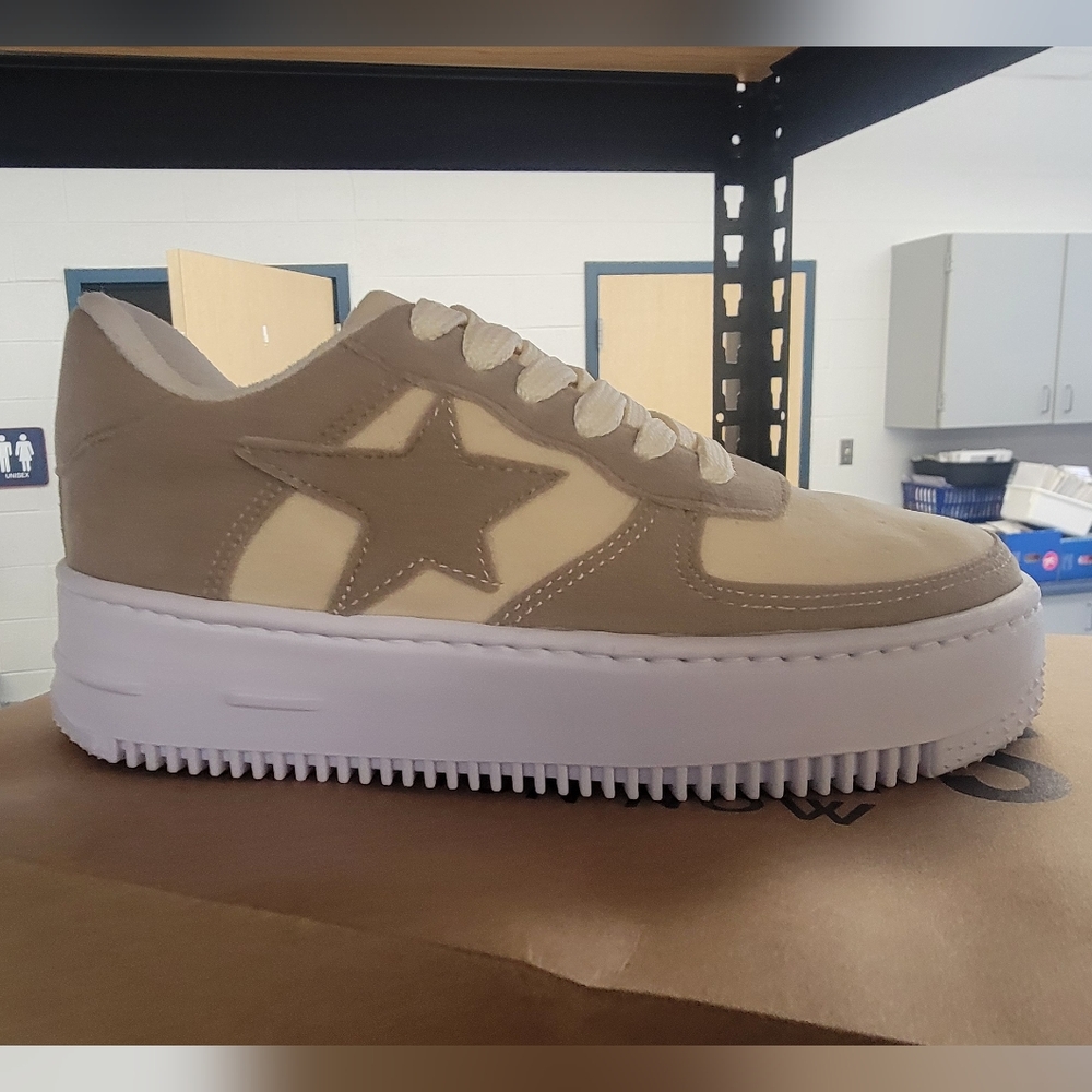 Velvet style sneakers